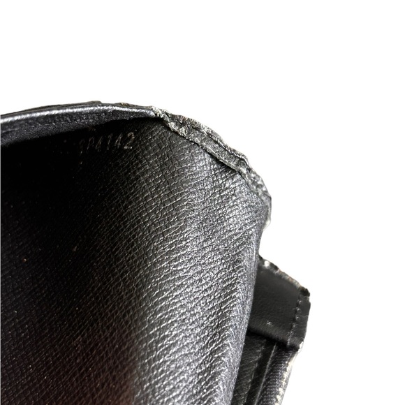 Louis Vuitton Black Taiga Brazza Bifold Long Wallet - Picture 13 of 16
